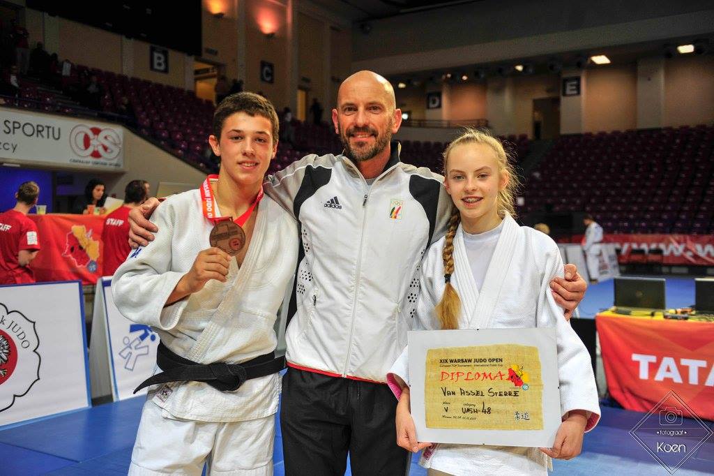 Herzele - Judoclub Herzele behaalde onlangs n internationaal diploma en n medaille op de Open Warsaw. 